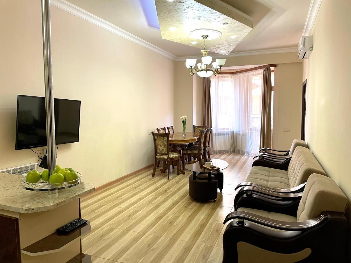 Apartament Superior Apt. With Balcony On Aram Street Erywań Zewnętrze zdjęcie