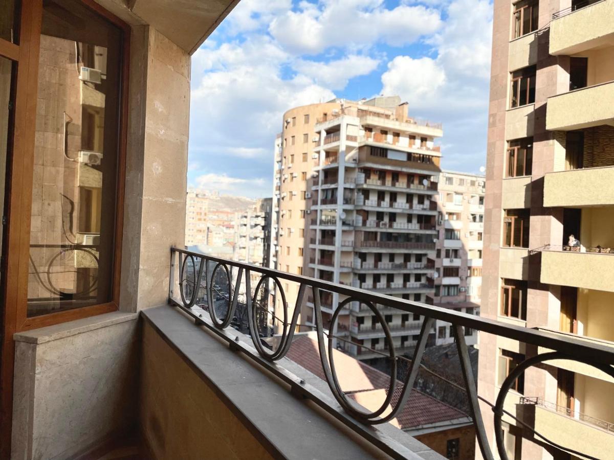 Apartament Superior Apt. With Balcony On Aram Street Erywań Zewnętrze zdjęcie